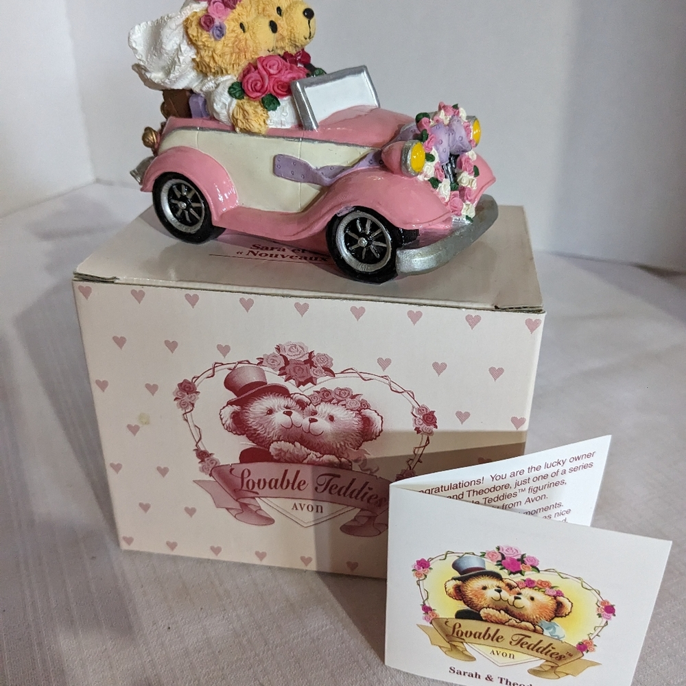 Loveable Teddies "Just Married" newlyweds figurine Avon collectable